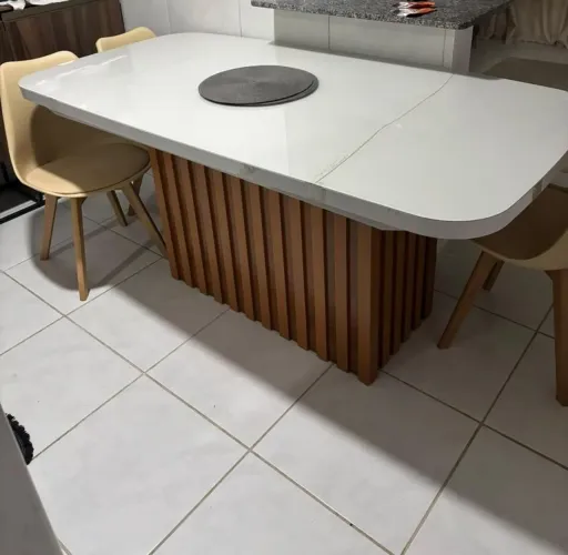 Só a mesa