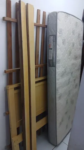 Cama solteiro madeira com colchão