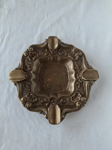 Cinzeiro de bronze