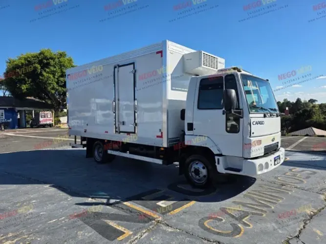 Ford Cargo 816 Ano/Modelo: 2013 Baú Congela (Rec. Sinistro)