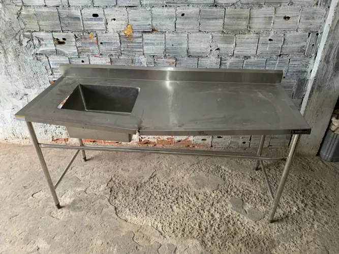 Mesa com Pia de Inox