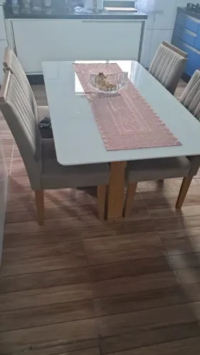 Vendo Mesa c/ 4 cadeiras