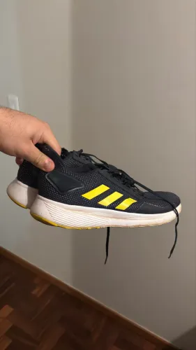 Tênis adidas
