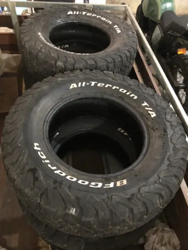 Pneus 16 BF para caminhonete 