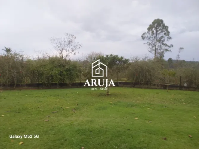 Terrenos Planos e Gramados com Árvores Frutíferas em Igaratá
