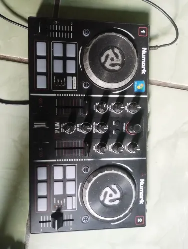 Controladora numark party mix
