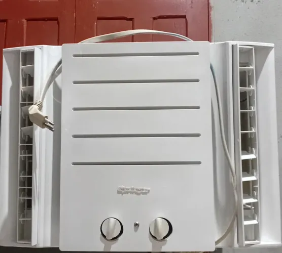 Ar condicionado Springer 7.500 btus 220 volts r$350