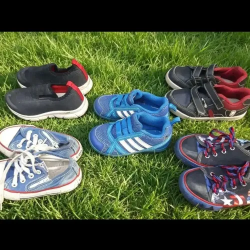 5 pares de tênis infantil tamanho 23/24/25<br>*Usados em condições de uso<br>*Os 5 por 30 reais.