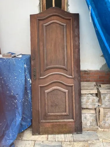 PORTA DE MADEIRA COM FECHADURA ORIGINAL RELIQUIA