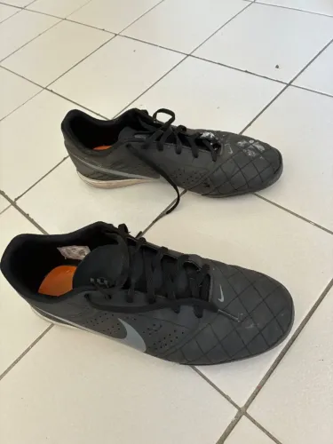 Tênis/Chuteira de quadra/futsal