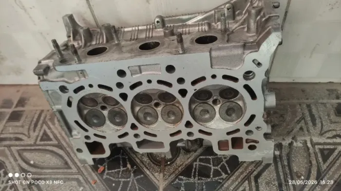 Cabeçote do Nissan 3 cilindros