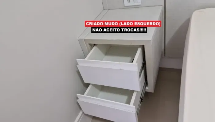 Par de criados-mudos pequenos (40cm x 40cm x 40cm) - duas gavetas