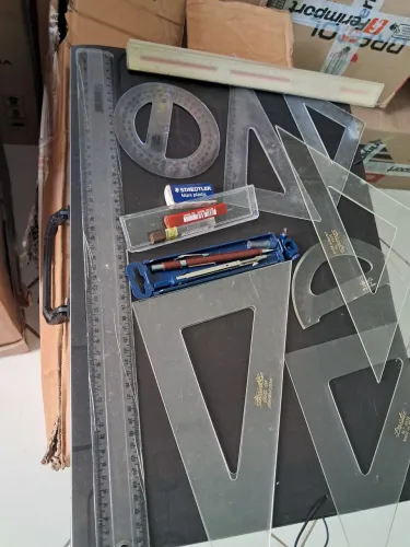 Vendo acessórios pra quem faz faculdade de arquitetura/ engenharia 