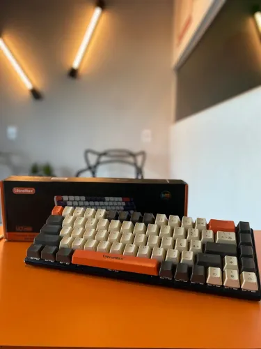 Teclado Mecânico Gamer UltraMax ULT-H68 RGB - Semi Novo