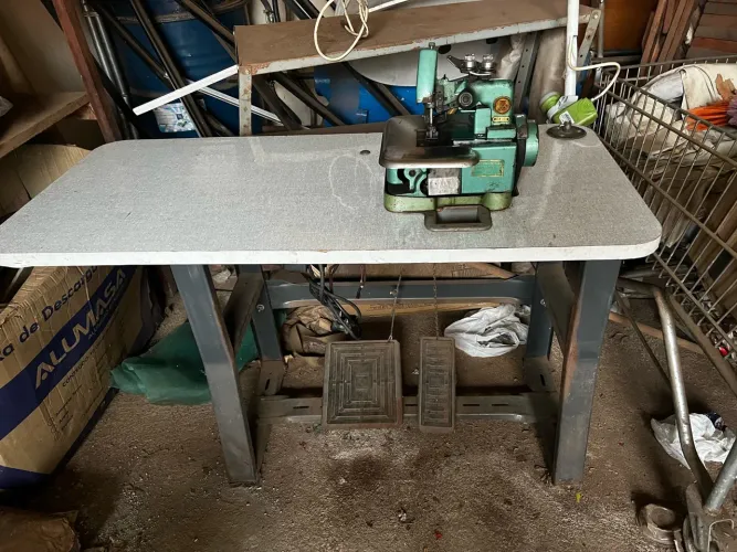 Máquina de costura industrial GEMSY