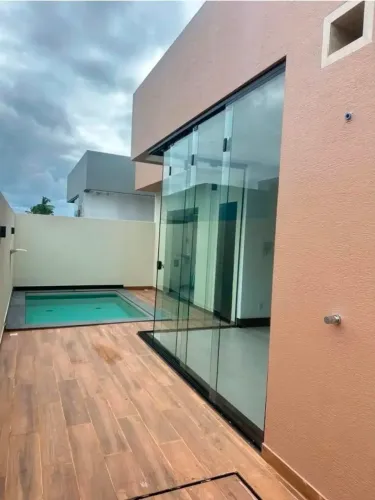 EXCELENTE CASA 3/4 SEMIMOBILIADA NO MALUI RESIDENCE (PÉ NA AREIA)