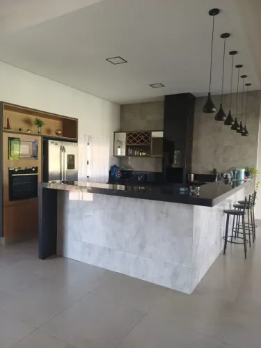 Chácara de 400m² em condomínio com 03 quartos sendo 01 suíte - Conquista MG