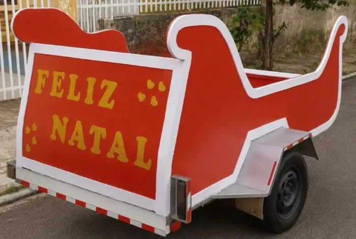 Doação de madeiras para enfeite de treno
