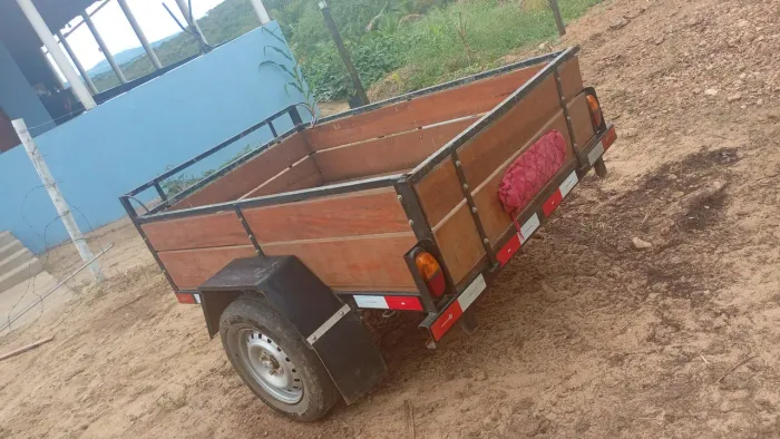 Carretinha emplacada ano de fabricação 2022