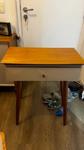 Mesa com 1 gaveta 