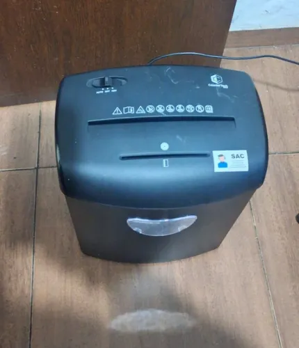 Fragmentadora de papel 10 folhas 21 litros 110v - COUNTERTECH