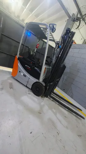 Empilhadeira elétrica