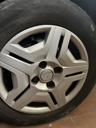 4 rodas com pneus e 2 pneus, tudo aro 14, para uno way ou saveiro.