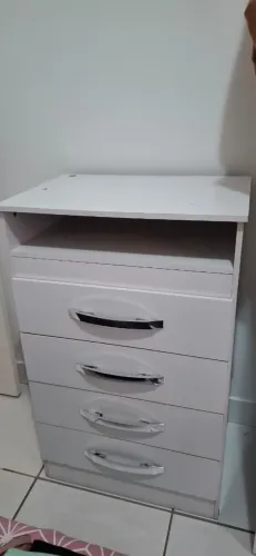 Cômoda pequena
