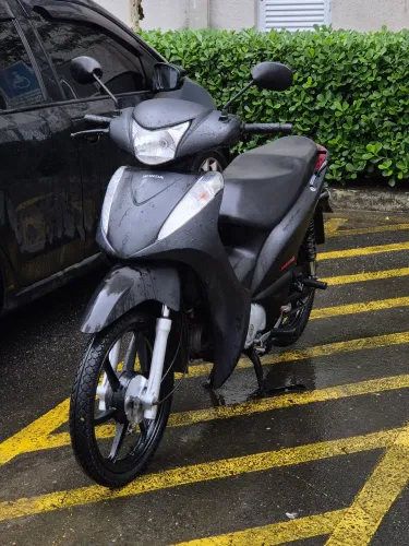 Honda Biz 125 ES 2015 - Apenas 9.000 km Rodados! Preta Fosca