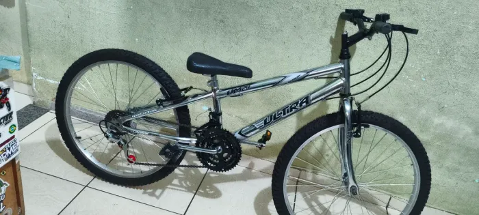Vendo bicicleta aro 24 cromada 18 marchas toda original