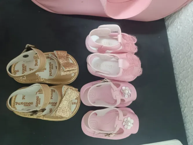 Sandália pra bebê feminina 25,00 reais cada novas * whatsapp cuida de marca 