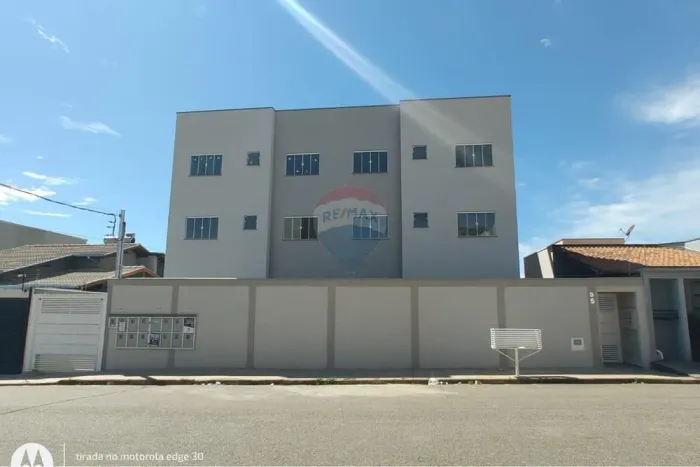 Apartamento à Venda - 2 Quartos - Jd. Bandeirantes