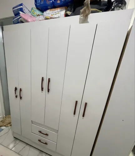 Guarda roupa pequeno 