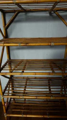 Estante de bambu