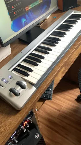 Controlador M-Audio 49 teclas zerado