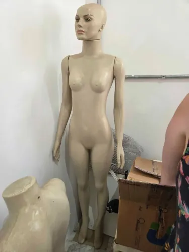 2 Manequins Feminino de Loja Vitrine Boutique