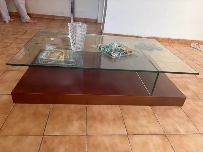 Mesa de centro de madeira maciça 