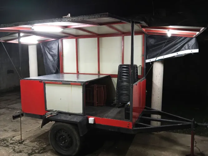 Carrocinha/ Trailer/ Toda em ACM com Sistema de iluminação e tomadas 