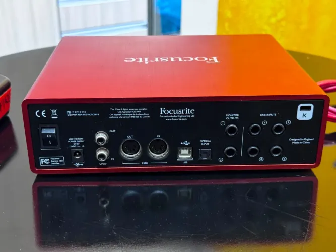 Interface de audio Focusrite 18i8 Scarlett 2?