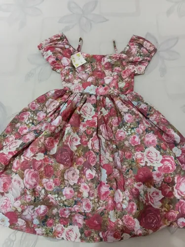 Vestido tamanho 8 , novo !! Acompanham saia de tule para armação e laço para cintura