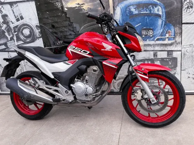 Vendo/troco Honda Twister 2022 abs novinha