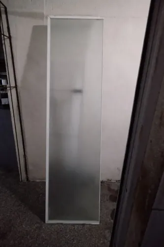 porta de vidro divisória de ambiente entre cozinha e área de serviço (lavanderia)