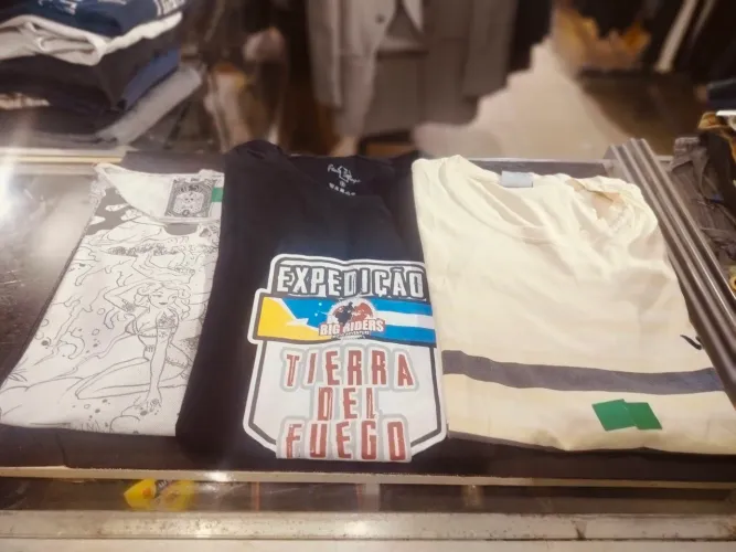 Combo de Camisetas Com 10 Peças Tamanho M Para Trabalhar ou Dia A Dia Sem Furos 