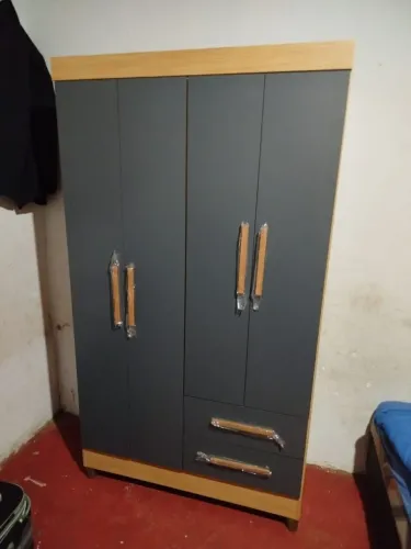 Guarda-roupa de solteiro com prateleira novo na promoção