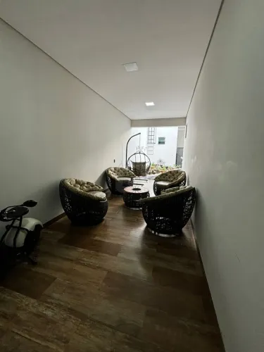 Casa à Venda com Sala Comercial No Bairro Jardim Canaã