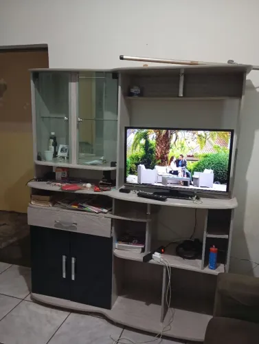 Estante em ótimo estado