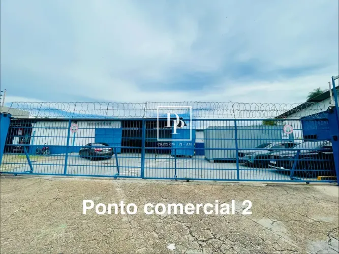 Ponto comercial com galpão e estacionamento na Av. Max Teixeira