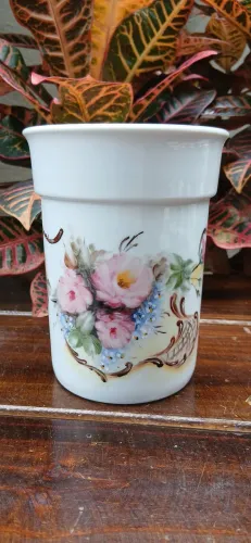 Vaso em porcelana pintado à mão
