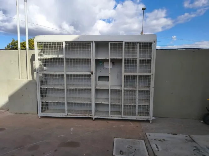 Expositor troca de óleo