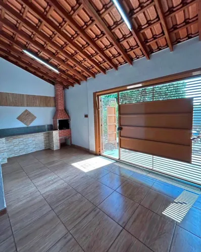 AM-vende-se casa em república